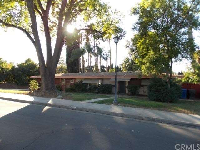 Great curb appeal, mature landscaping right on Vic