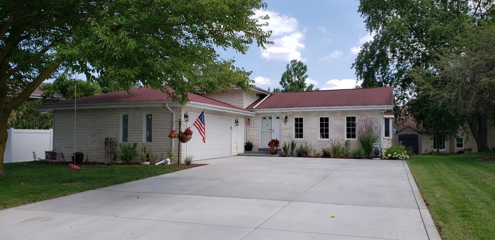 8723 Mathews Ln, Crown Point, IN 46307 - photo 1