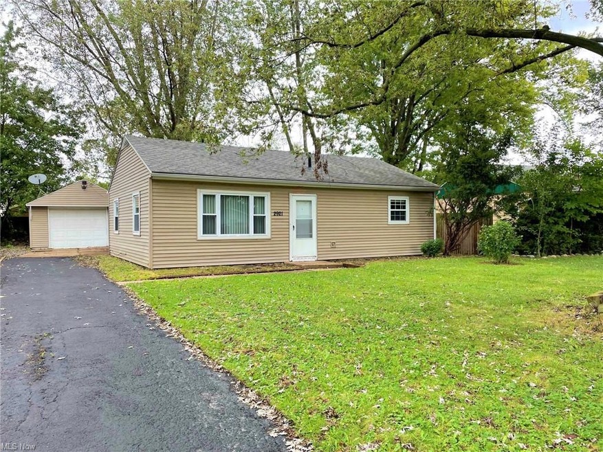 2921 Riverview Ln, Lorain, OH 44055 - photo 1