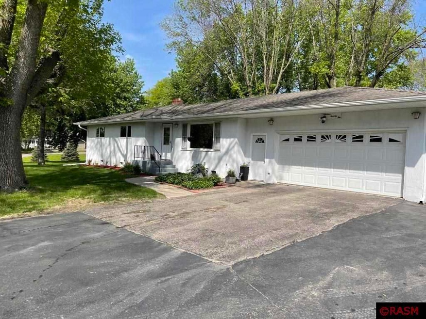 1622 Center St, New Ulm, MN 56073 - photo 1