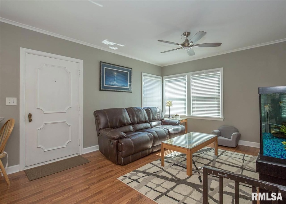 2138 Hickory Grove Rd, Davenport, IA 52804 - photo 1