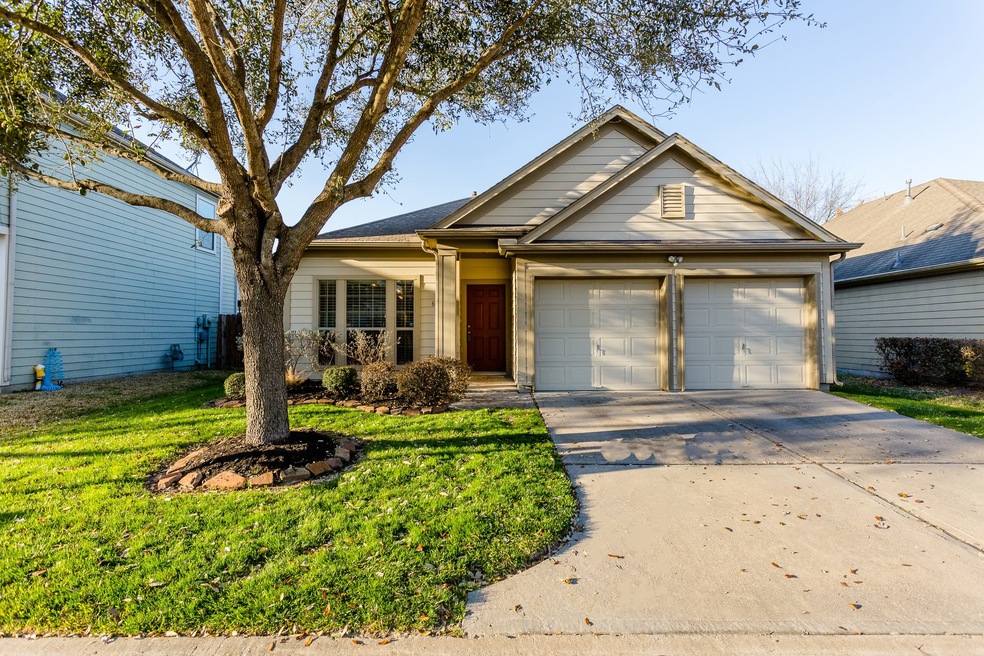 6026 Lynwood Banks Ln, Houston, TX 77092 - photo 1