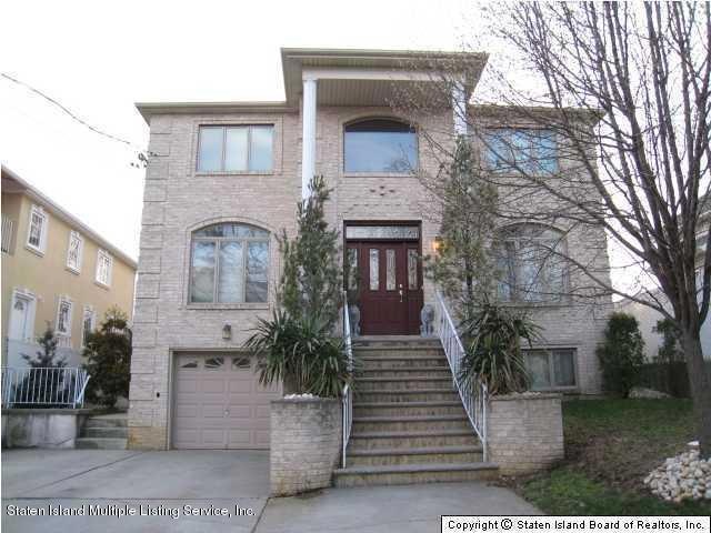 208 Manhattan St, Staten Island, NY 10307 - photo 1