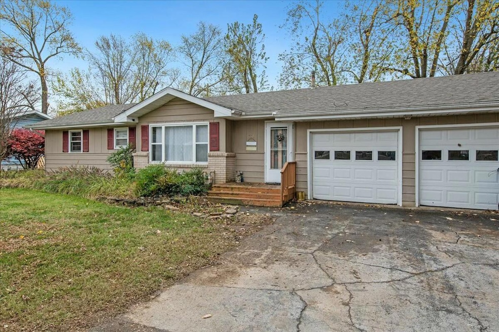 318 N Becky Cir, Nixa, MO 65714 - photo 1