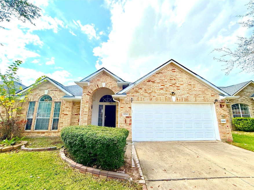 8514 Spotslyvania Ln, Houston, TX 77083 - photo 1