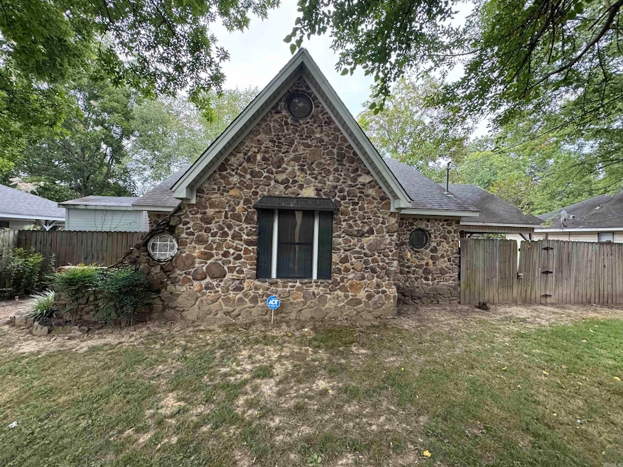 902 Hester St, Jonesboro, AR 72401 - photo 1