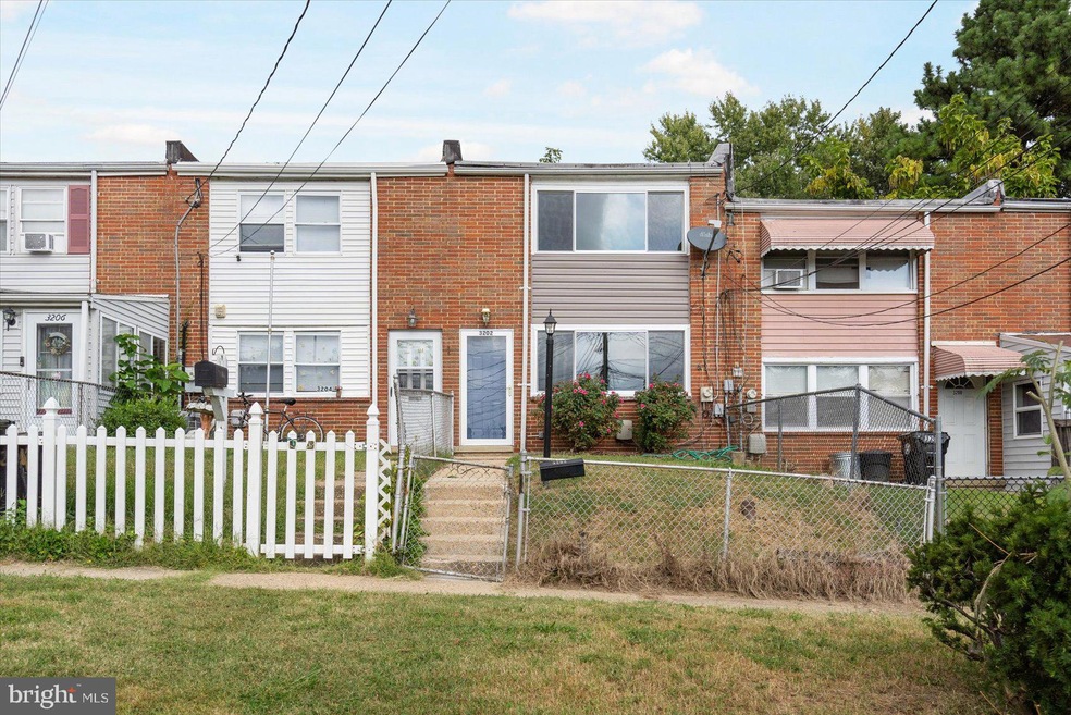 3202 Tartarian Ct, Halethorpe, MD 21227 - photo 1