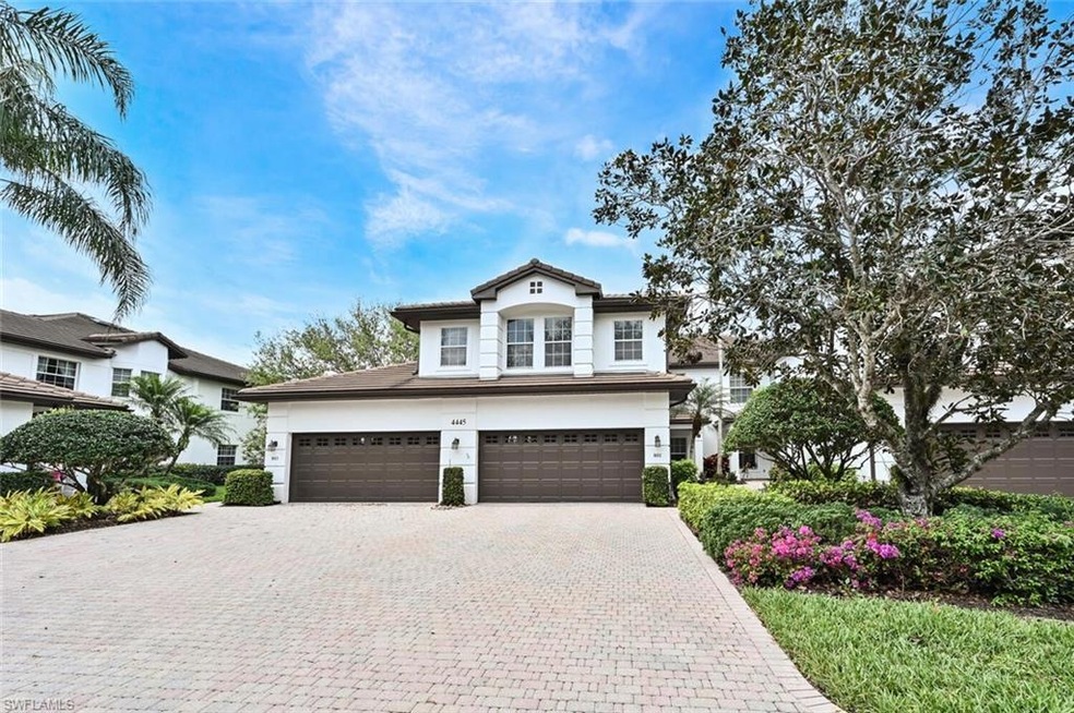 Front View, 2 car garage , 2019 Roof, 2021 Exterio