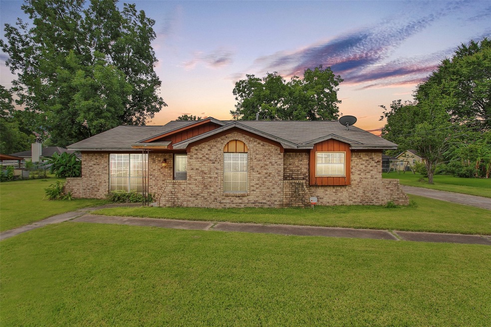 931 Conklin St, Houston, TX 77088 - photo 1