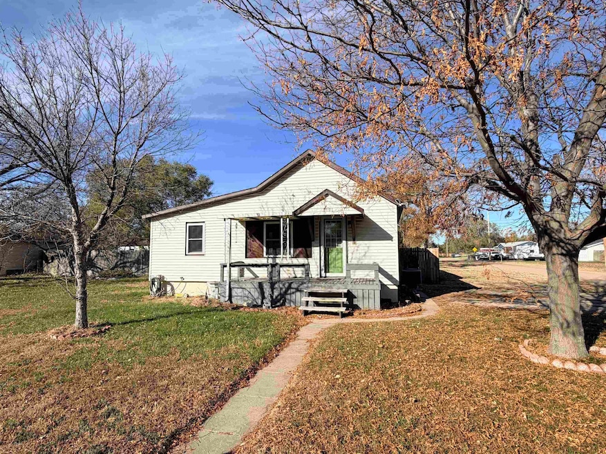1901 W 18th St, North Platte, NE 69101 - photo 1