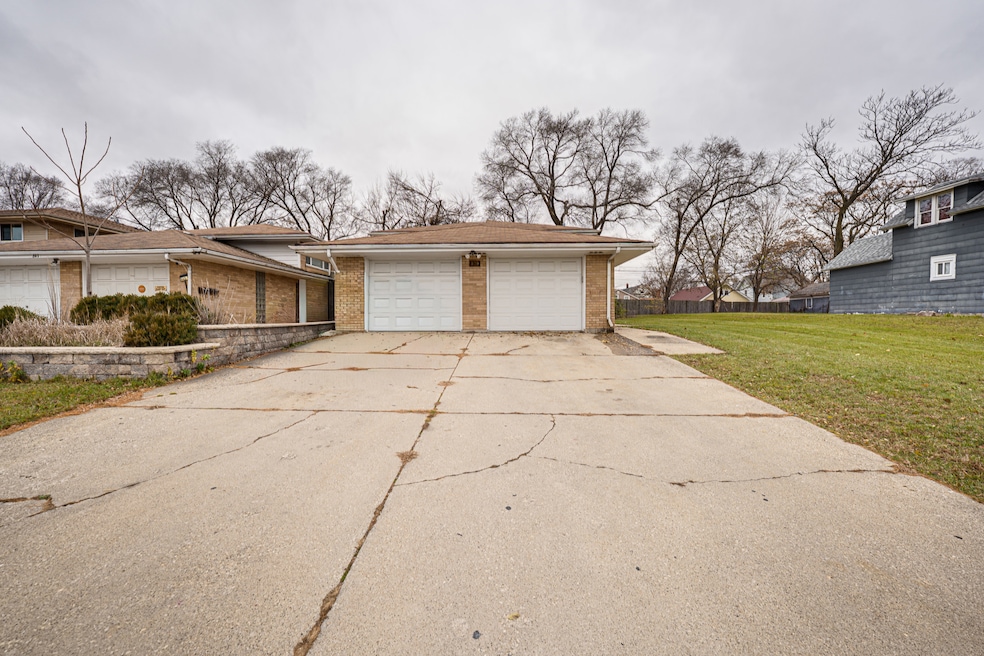 839 Bishop Ave unit 1, Aurora, IL 60506 - photo 1