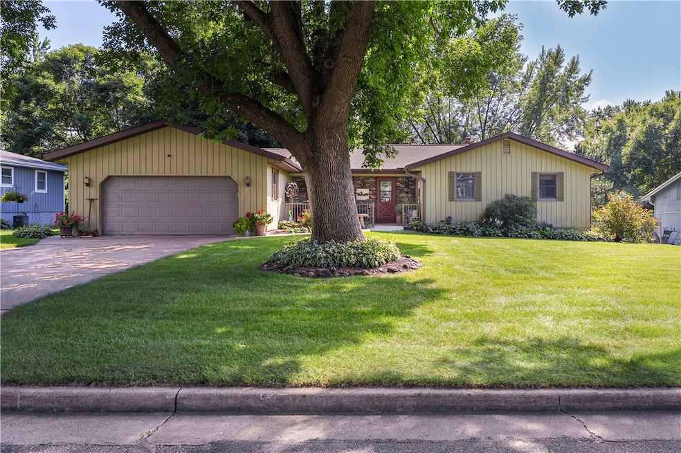 2215 Hatch St, Eau Claire, WI 54701 - photo 1