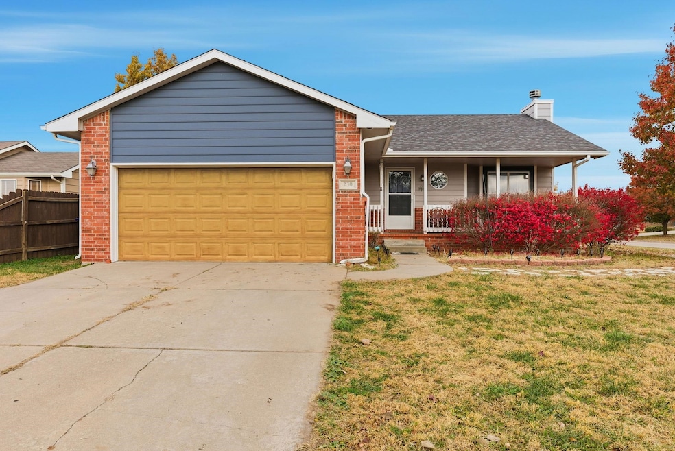 230 Sutton Dr, Newton, KS 67114 - photo 1