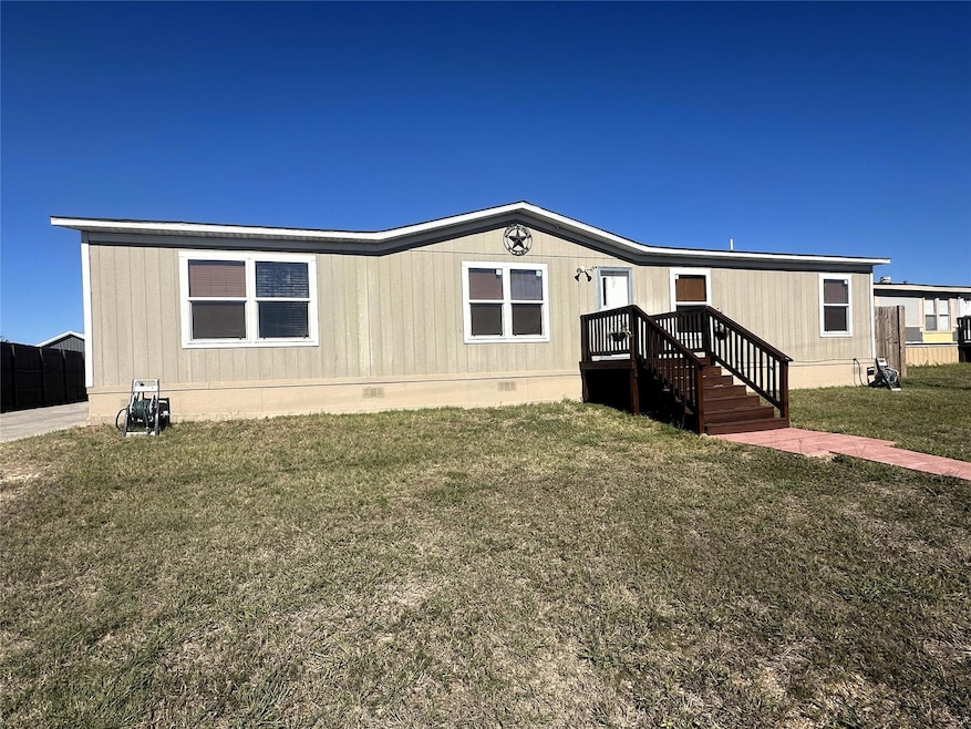 717 E La Fayette St, La Grange, TX 78945 - photo 1