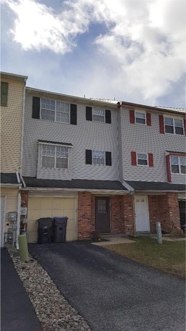 3025 W Greenshire Ct, Claymont, DE 19703 - photo 1