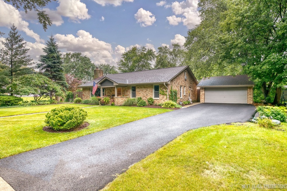 233 S Gladstone Ave, Aurora, IL 60506 - photo 1