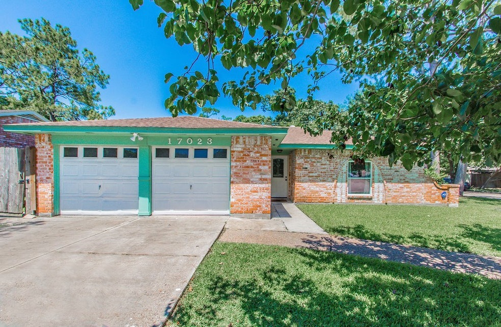 17023 Townes Rd, Friendswood, TX 77546 - photo 1