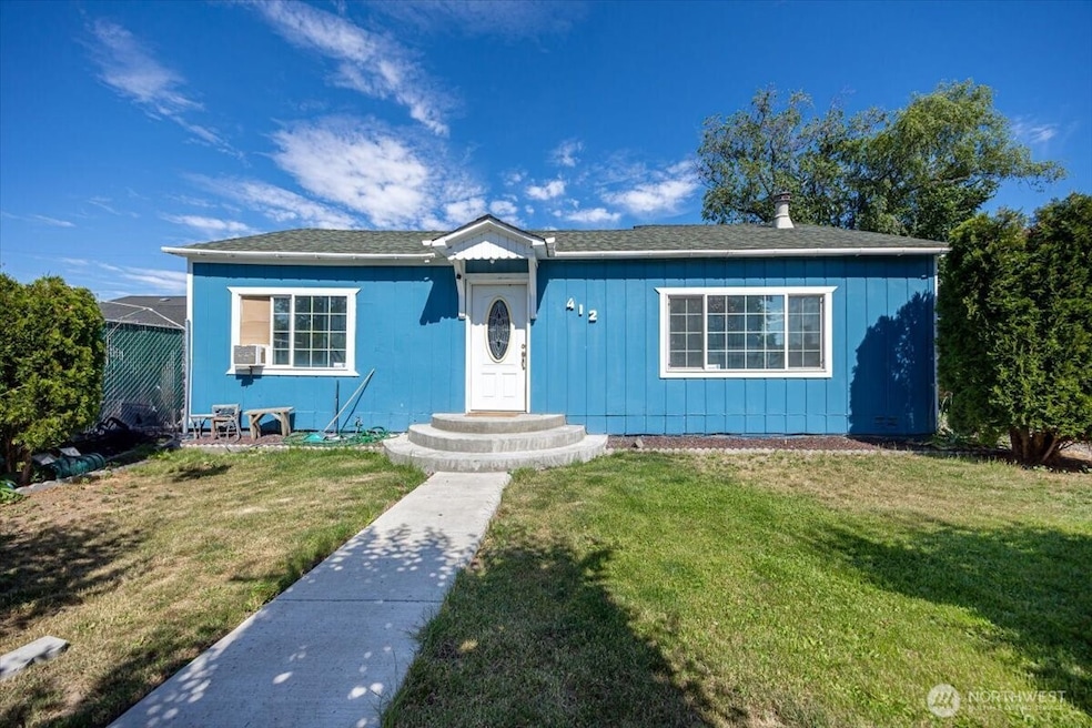 412 Maple Ct, Toppenish, WA 98948 - photo 1