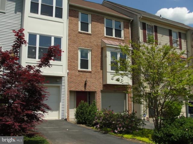 13904 Ludington Place, Centreville, VA 20121 - photo 1