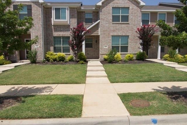 View of front of house featuring a front yard