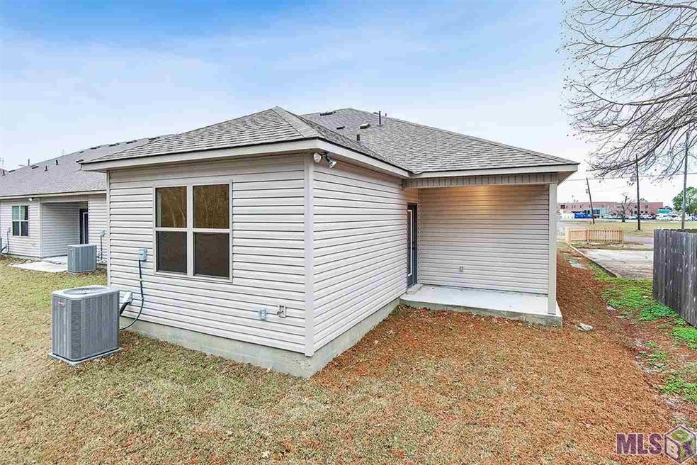 902 W Elrem St, Gonzales, LA 70737 - photo 1