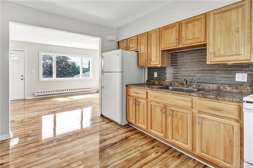 37 Spread Oak Ln, Waterbury, CT 06704 - photo 1