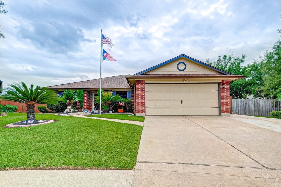 11022 Cayman Mist Dr, Houston, TX 77075 - photo 1