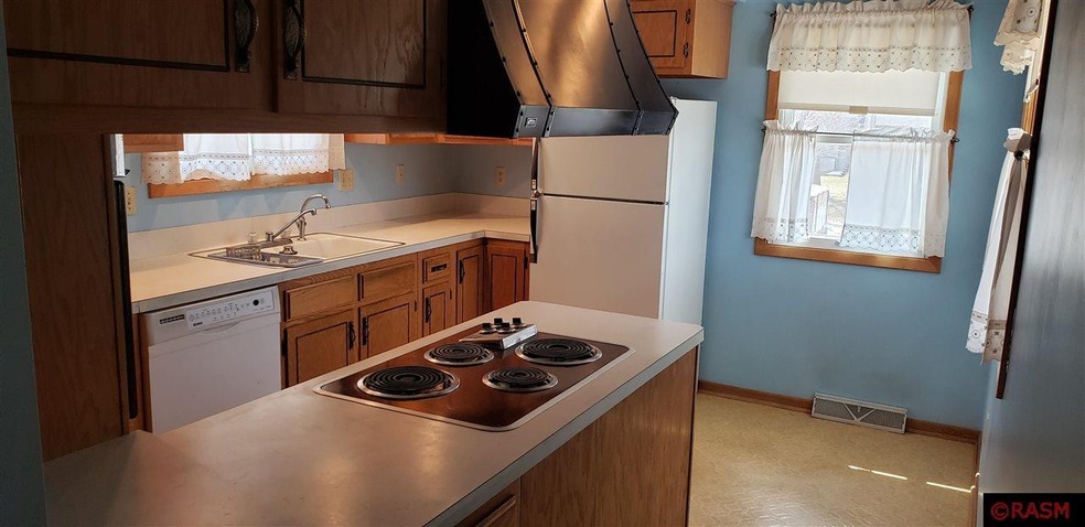 921 N Payne St, New Ulm, MN 56073 - photo 1