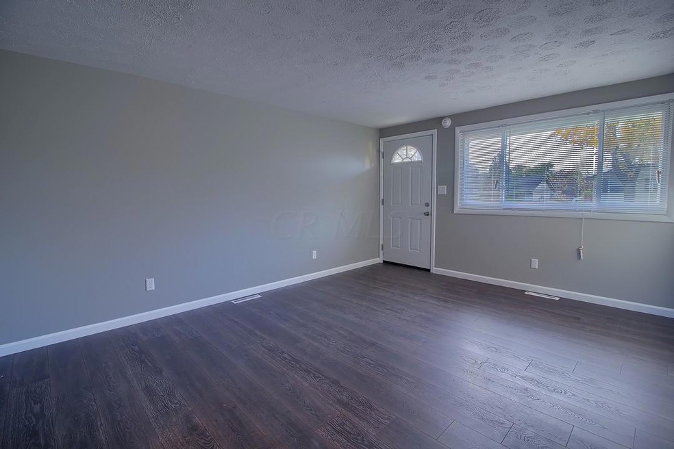 Living Room 4 (3)