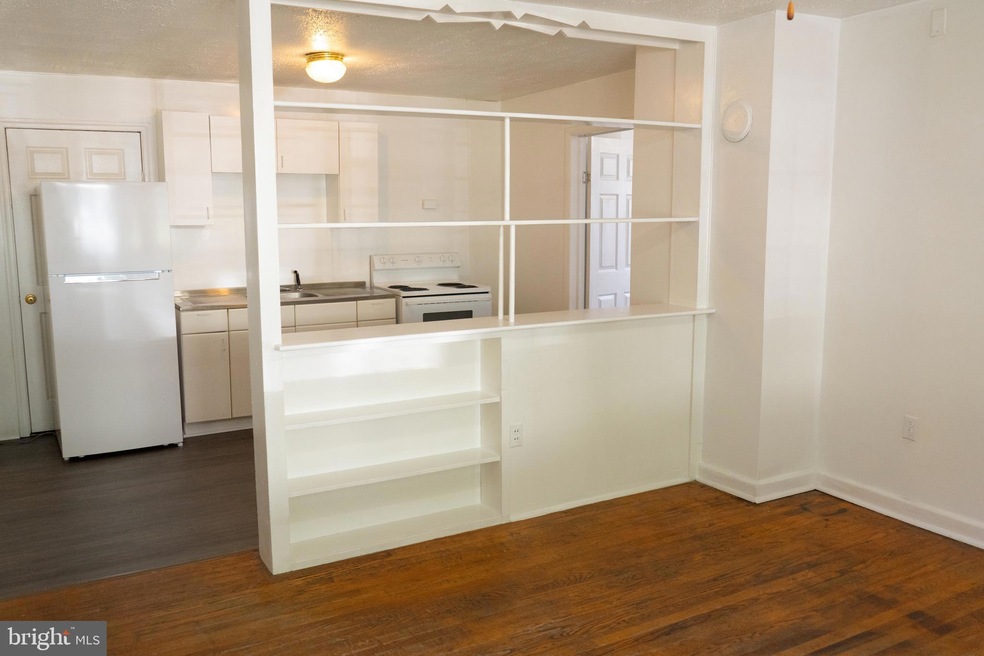 292 N Washington St unit 103, Berkeley Springs, WV 25411 - photo 1