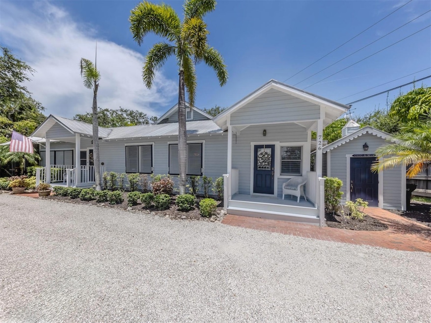 726 Eagle Point Dr, Venice, FL 34285 - photo 1