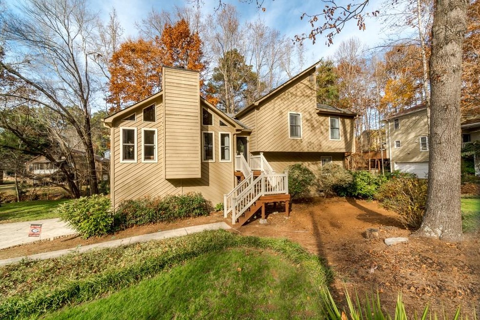 Front View - Large yard