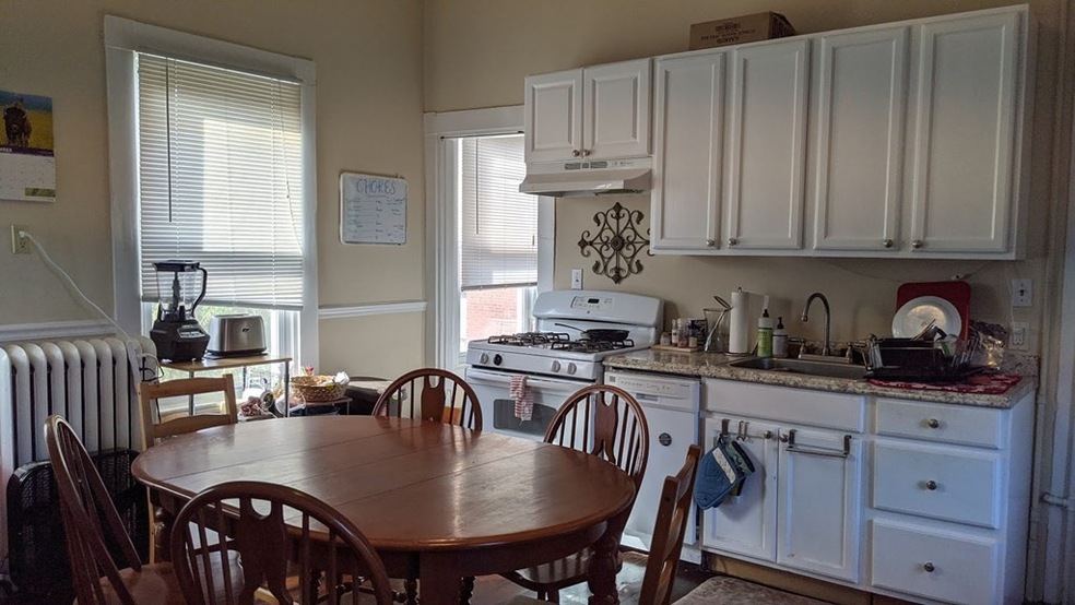 195 Green St unit 3, Cambridge, MA 02139 - photo 1