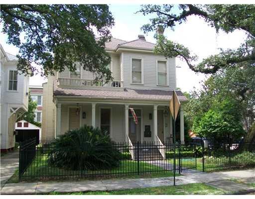 Photo. Classic New Orleans on St. Charles Aveune