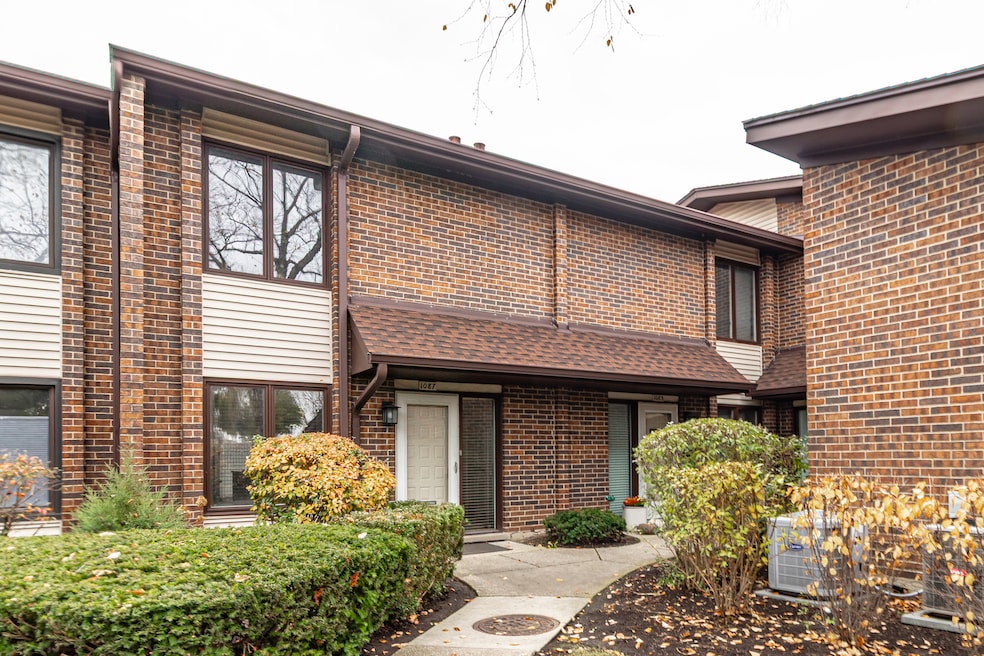 1087 Deerfield Place unit 1087, Highland Park, IL 60035 - photo 1