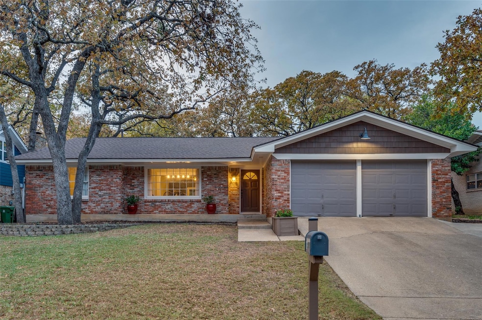 1109 Forest Oaks Ln, Hurst, TX 76053 - photo 1