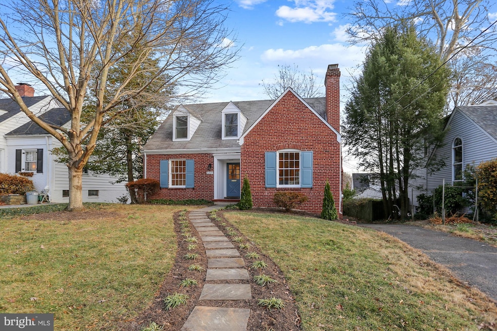 6205 Dunrobbin Dr, Bethesda, MD 20816 - photo 1