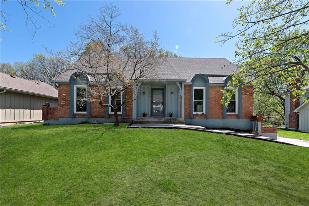 10226 Noland Rd, Lenexa, KS 66215 - photo 1