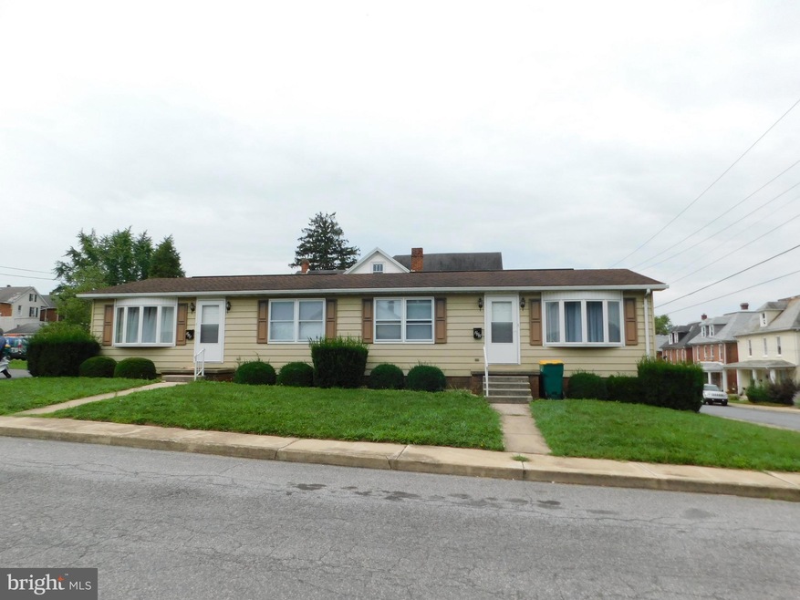 222 W King St, Waynesboro, PA 17268 - photo 1