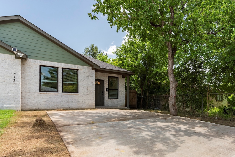 5121 Southwind St unit B, Houston, TX 77033 - photo 1