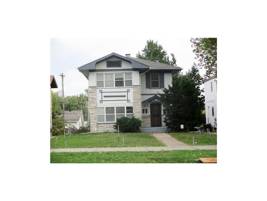 Bottom unit has a covered porch, top unit has a su