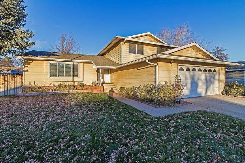 1022 Alta Vista Dr, Sparks, NV 89434 - photo 1