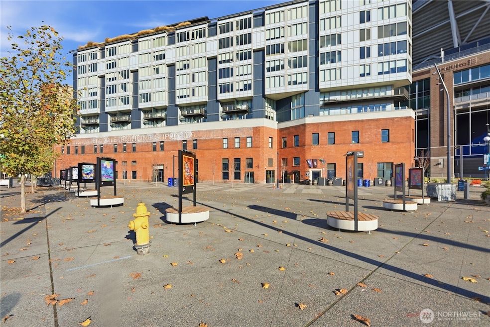 Gridiron unit 613, Seattle, WA 98104 - photo 1