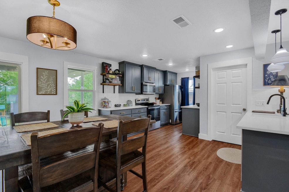 420 E Burrell St, Denison, TX 75021 - photo 1