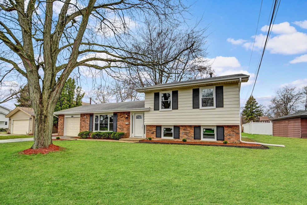 18910 Loras Ln, Country Club Hills, IL 60478 - photo 1