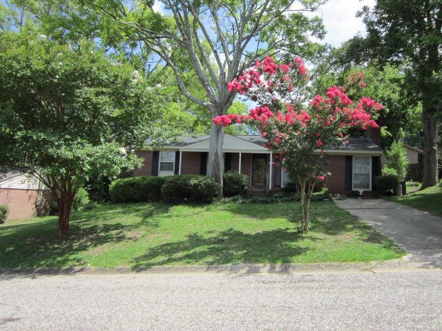 519 Holly Dr, Eufaula, AL 36027 - photo 1