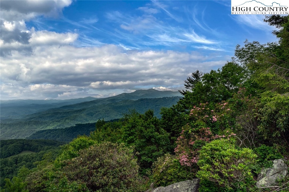 Welcome to Chateaux Cloud # 2 with legendary peaks
