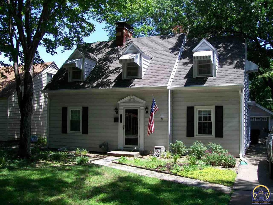 1722 SW Webster Ave, Topeka, KS 66604 - photo 1