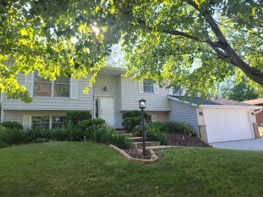 727 Jonathan Ln, La Crescent, MN 55947 - photo 1