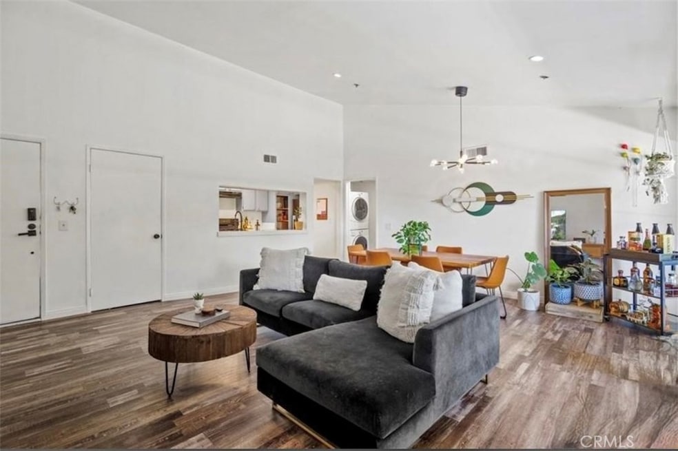 6545 Reseda Blvd unit 17, Reseda, CA 91335 - photo 1